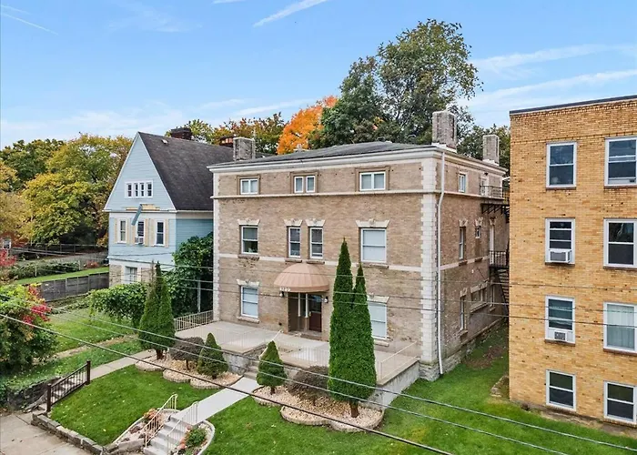 Apartment Stylish Retreat 2br Near Frick Park, Dining *