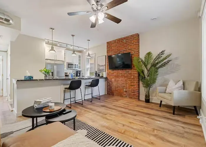 Stylish Retreat 2br Near Frick Park, Dining Apartment