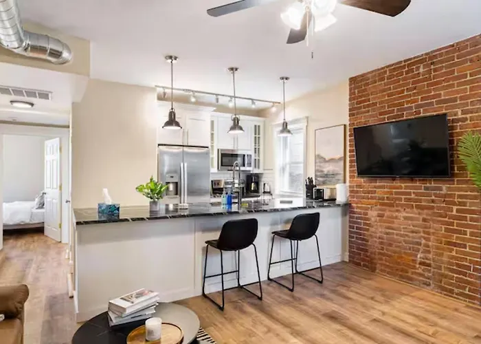 Stylish Retreat 2br Near Frick Park, Dining Apartment