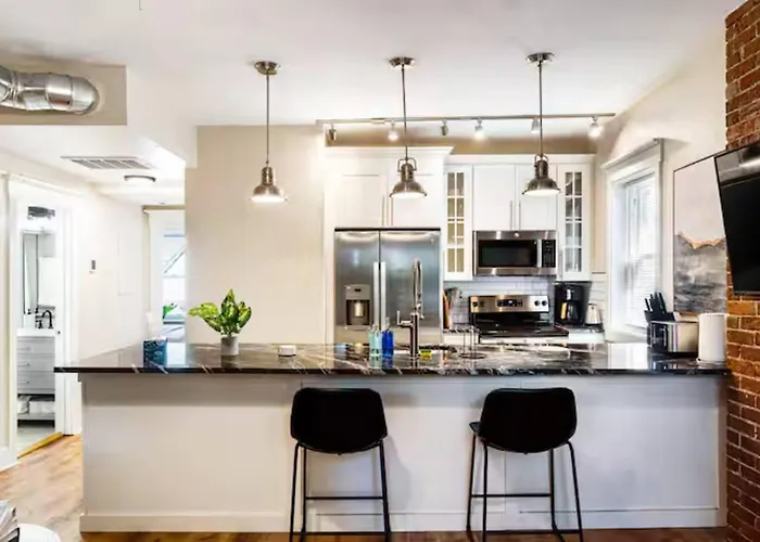 Apartment Stylish Retreat 2br Near Frick Park, Dining