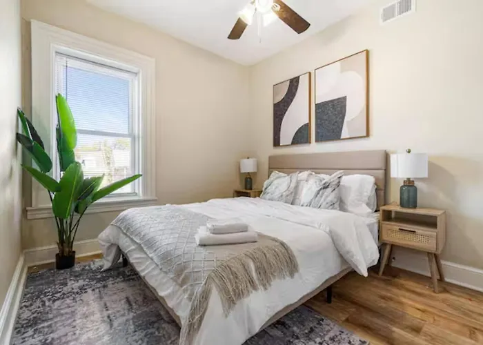 Stylish Retreat 2br Near Frick Park, Dining Apartment *