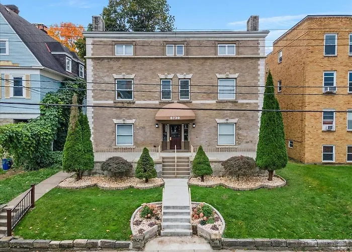 Apartment Stylish Retreat 2br Near Frick Park, Dining *