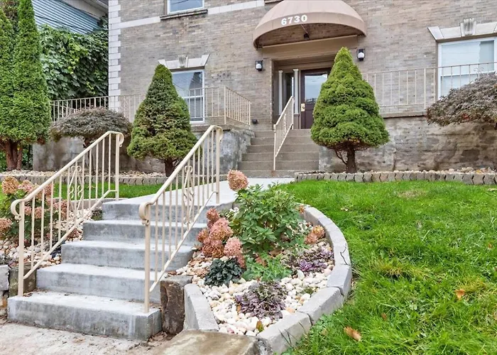 Apartment Stylish Retreat 2br Near Frick Park, Dining